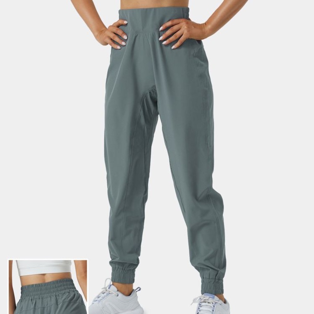 Halara High Rise Joggers. Size M. NEVER WORN!